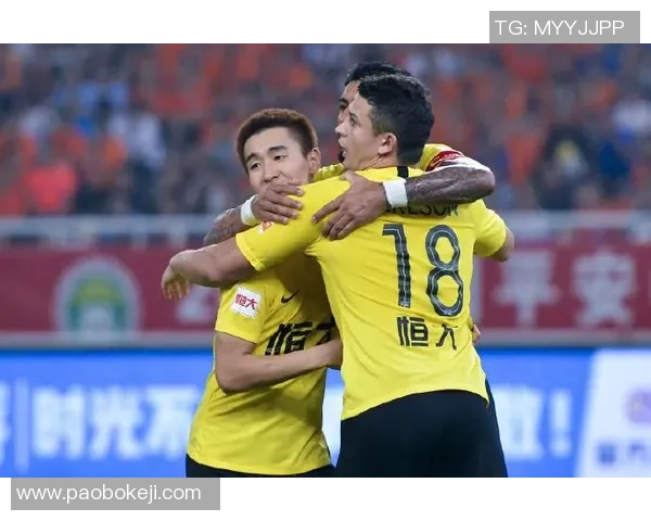 杭州足球队在全国锦标赛中以90分稳居积分榜首位，展现强劲实力