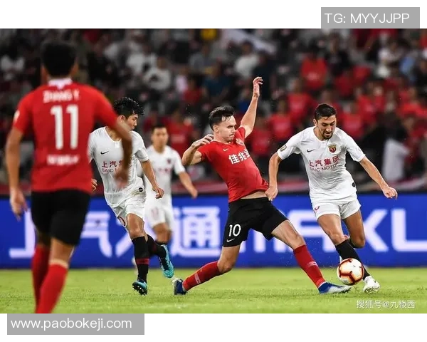 足球明星董方卓的传奇之路与他在国际舞台上的辉煌成就 足球明星董方卓的传奇之路与他在国际舞台上的辉煌成就