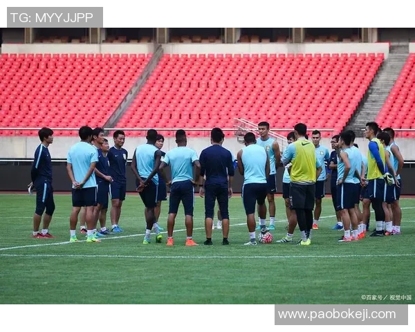 香港足球明星队精彩瞬间集锦展现球场风采与团队精神