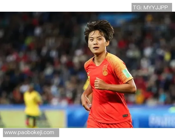 长发女足球明星全景盘点展现风采与实力的女性运动员之美 长发女足球明星全景盘点展现风采与实力的女性运动员之美